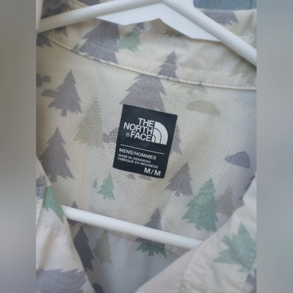 The North Face Medium Button Down Bigfoot